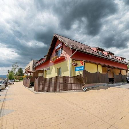 Penzion & Bar Natali Spissky Stvrtok Exteriör bild