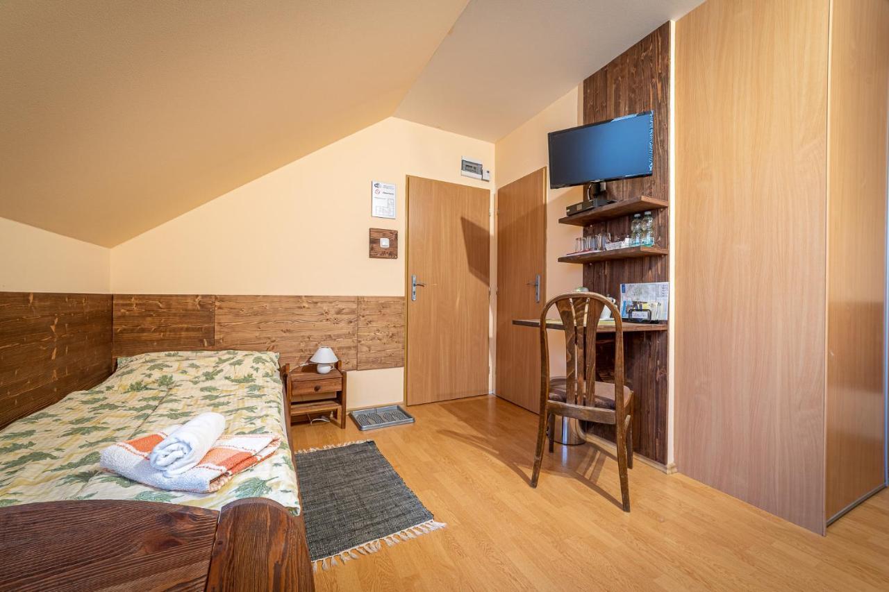 Penzion & Bar Natali Spissky Stvrtok Exteriör bild