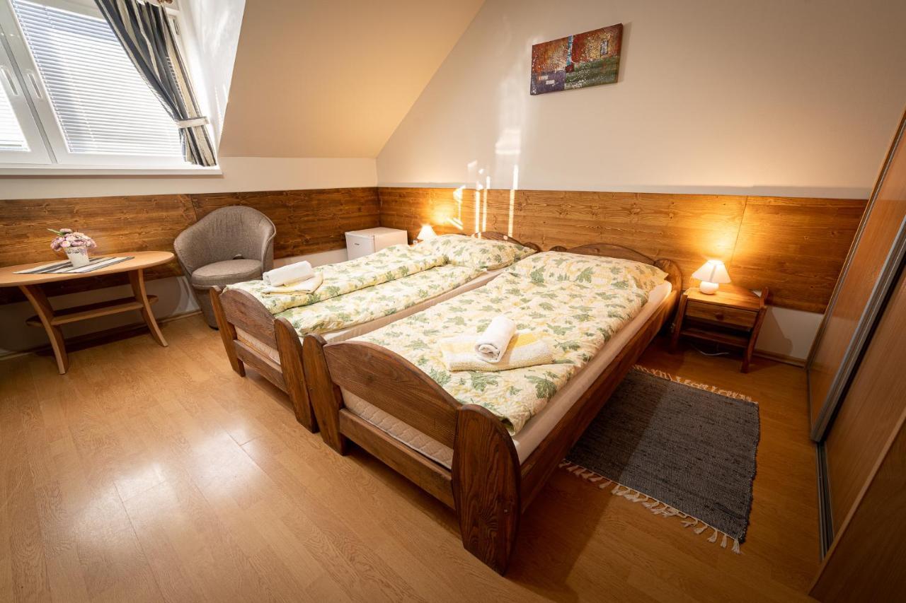 Penzion & Bar Natali Spissky Stvrtok Exteriör bild