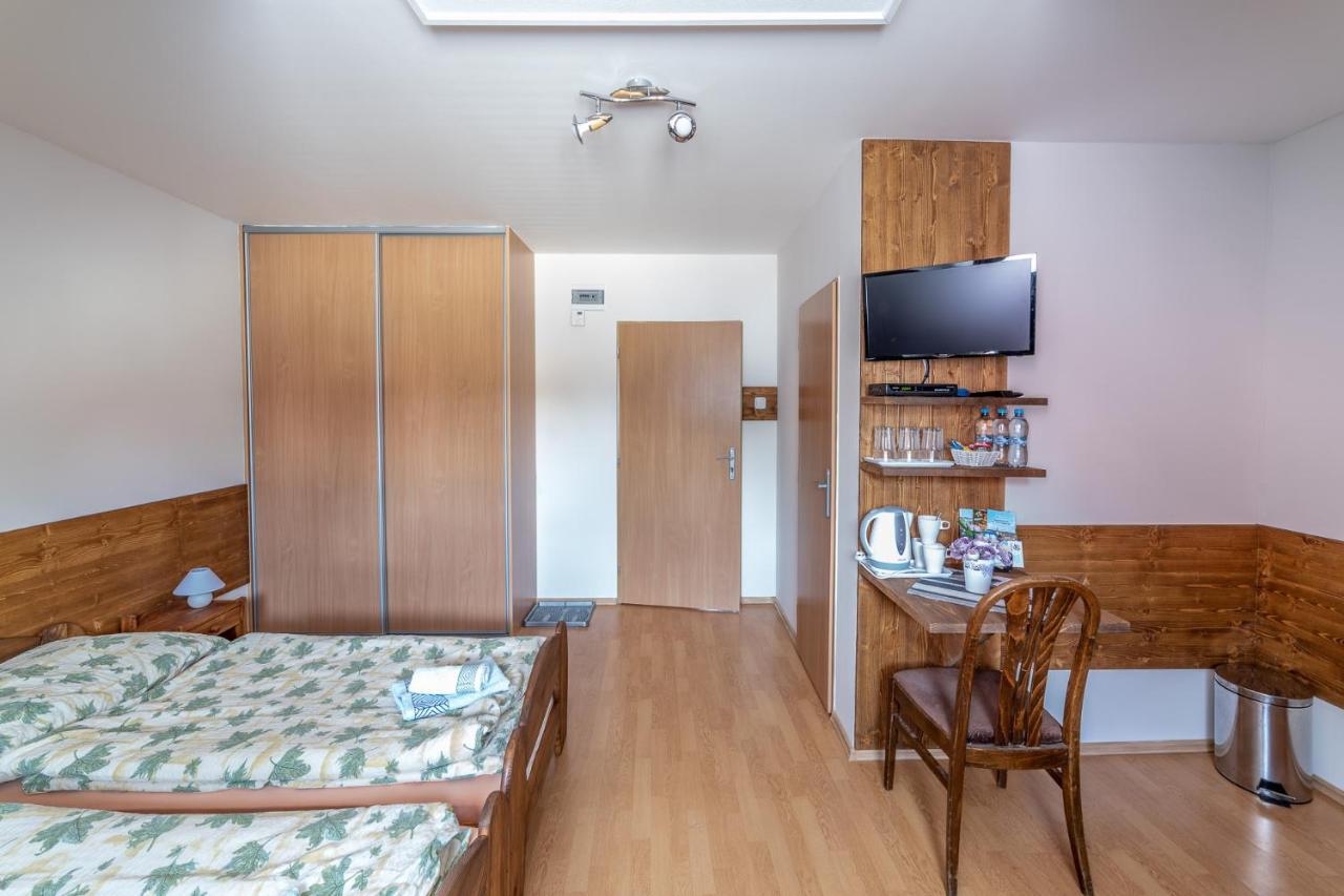 Penzion & Bar Natali Spissky Stvrtok Exteriör bild