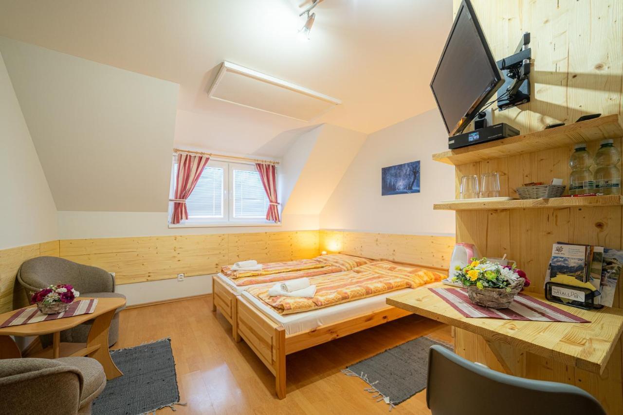 Penzion & Bar Natali Spissky Stvrtok Exteriör bild