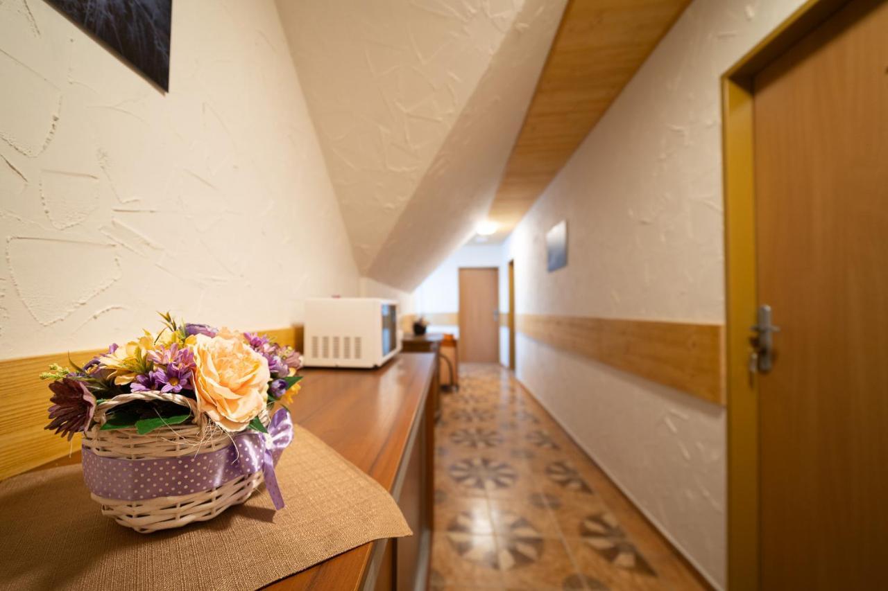 Penzion & Bar Natali Spissky Stvrtok Exteriör bild