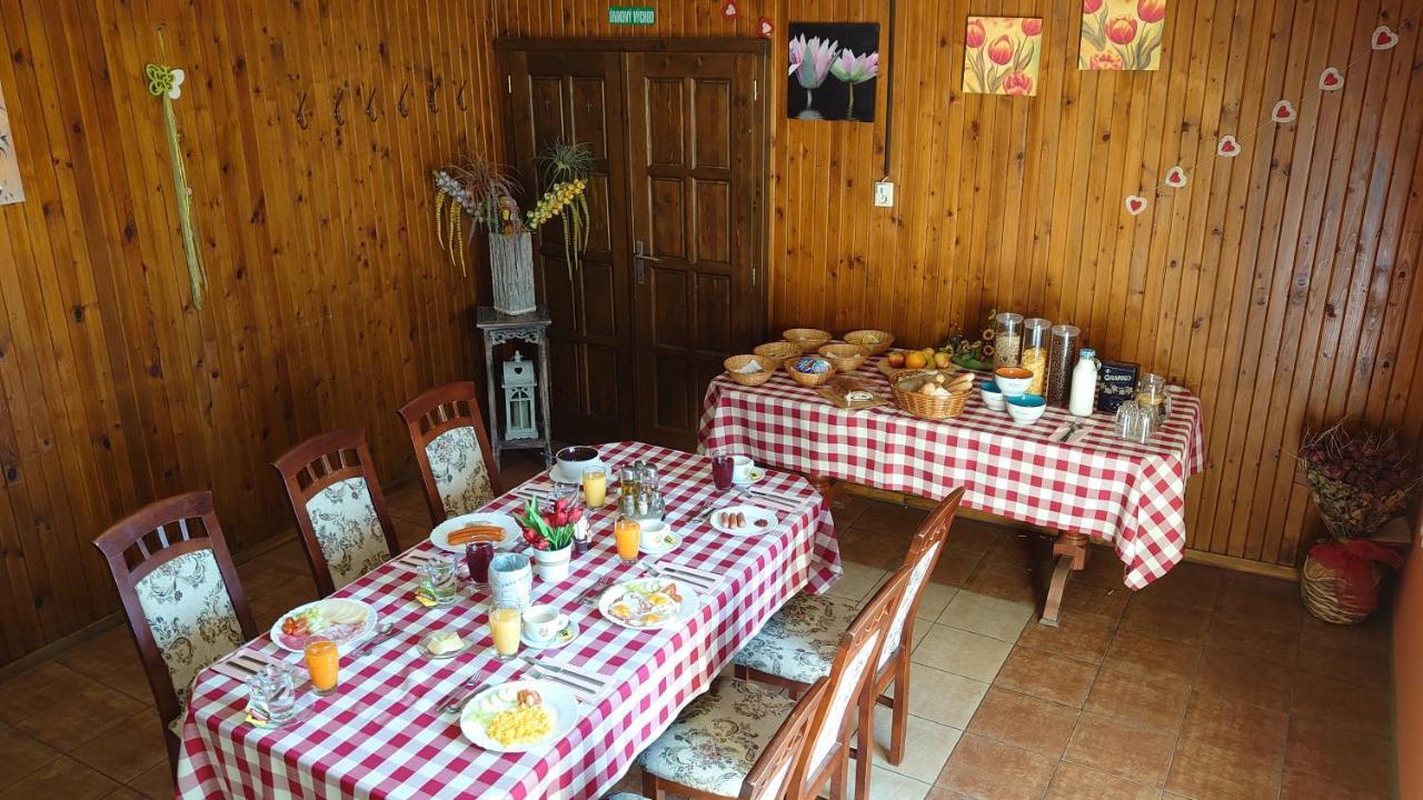 Penzion & Bar Natali Spissky Stvrtok Exteriör bild