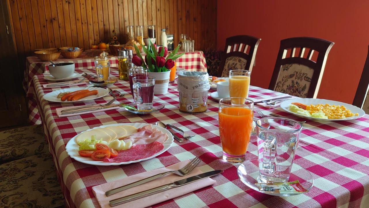 Penzion & Bar Natali Spissky Stvrtok Exteriör bild